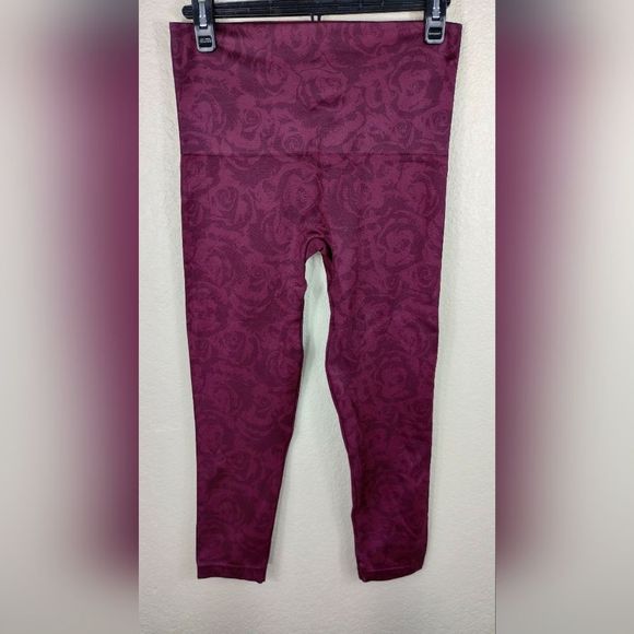 Spanx Look At Me Now Cropped Garnet Rose Seamless Leggings Large Waist 13" - Picture 4 of 8